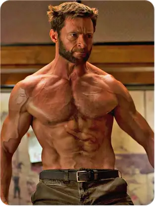 V-Shape masculino com definição muscular e corpo tonificado.